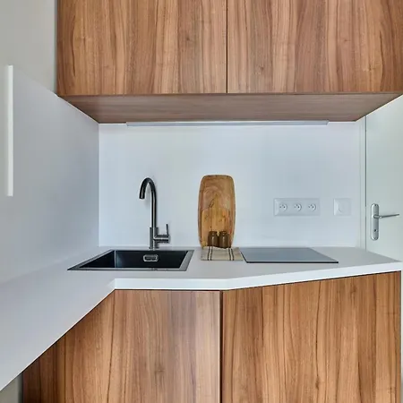 Apartamento Sunny 19 Metro 7 *